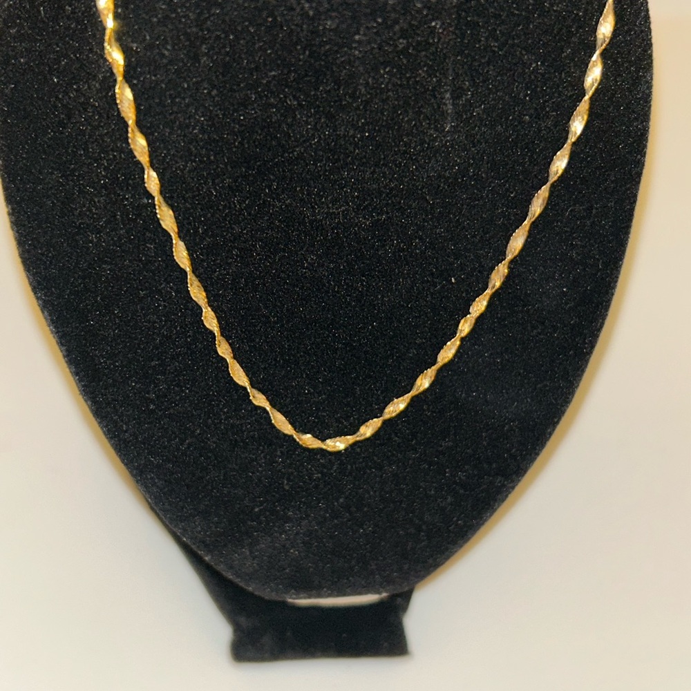 14K Yellow Gold  16” Italian Twisted Herringbone Necklace Vintage Estate